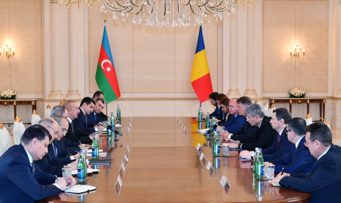  Ilham Aliyev et Klaus Iohannis ont eu un entretien élargi aux délégations 