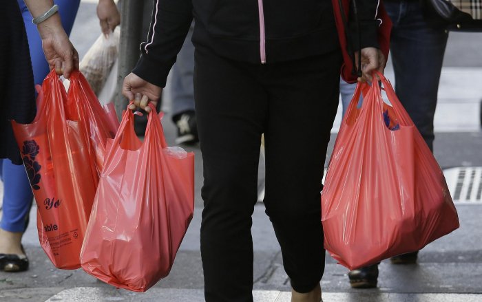    Sabahdan marketlərdə polietilen torbalar pullu olacaq     
