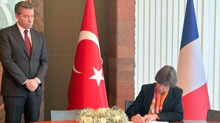 Catherine Colonna se rend à l’ambassade de Türkiye pour présenter ses condoléances