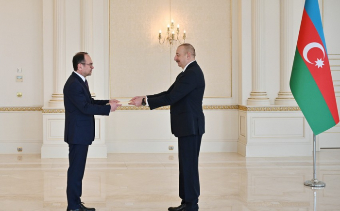   Presidente de Azerbaiyán recibe las credenciales del Embajador entrante de Bulgaria  