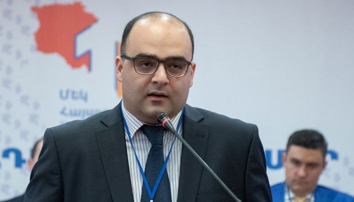       Davtyan:    "Bizdə nəinki siyasət, heç siyasi düşüncə yoxdur"   