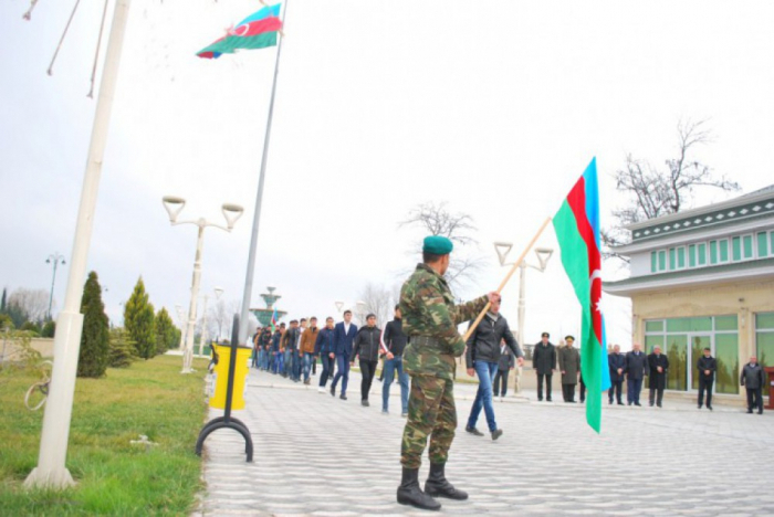    Hərbi xidmətə çağırış başladı     
