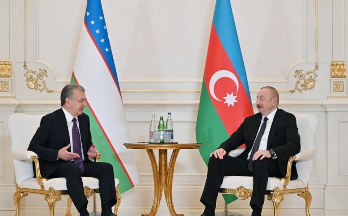     İlham Əliyev  Şavkat Mirziyoyev ilə görüşüb     
