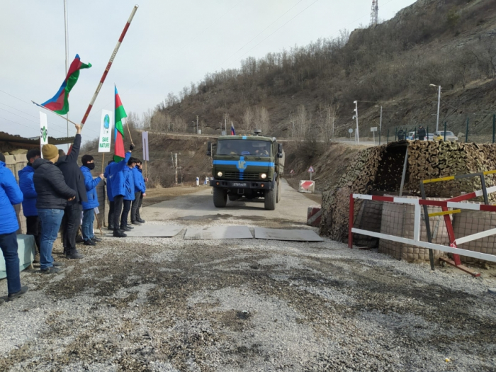 Russian peacekeepers’ vehicles pass freely along Lachin-Khankendi road