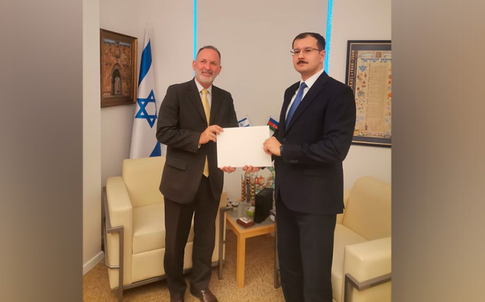   Mukhtar Mammadov reichte eine Kopie seines Beglaubigungsschreibens beim israelischen Außenministerium ein  