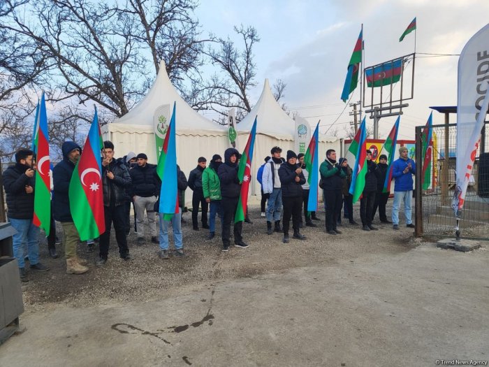   Azerbaijani eco-activists continue their peaceful protest on Lachin-Khankendi road  