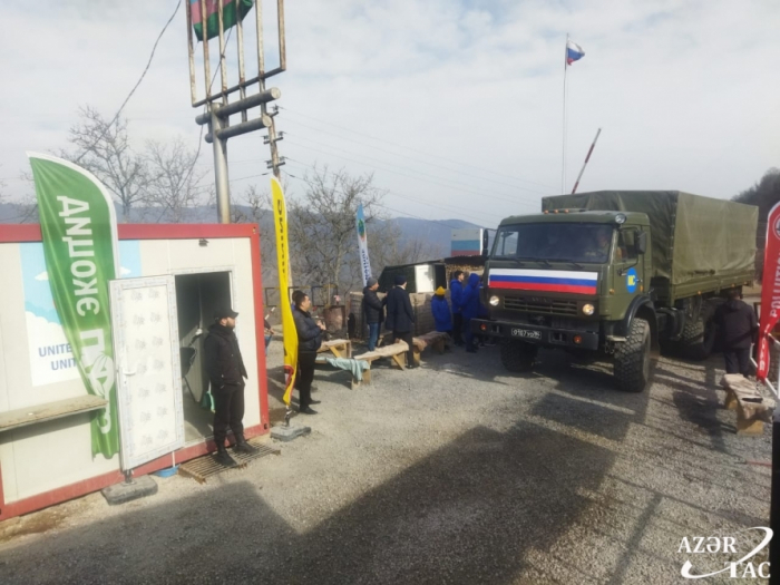   Russian peacekeepers’ vehicles pass freely along Lachin-Khankendi road  