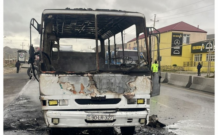 Bakıda sərnişin avtobusu yanıb