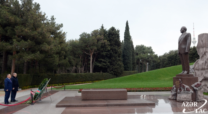 Russia’s State Duma delegation pays respect to national leader Heydar Aliyev