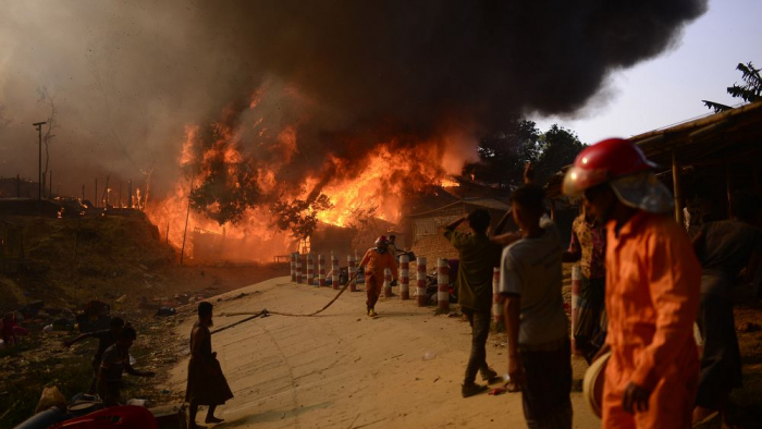  Refugees left homeless after blaze ravages Rohingya camp in Bangladesh -  NO COMMENT  