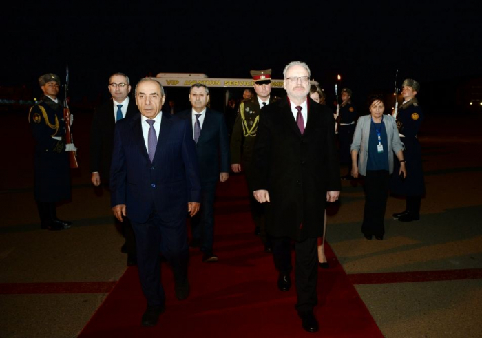   Lettischer Präsident trifft zu einem offiziellen Besuch in Aserbaidschan ein  