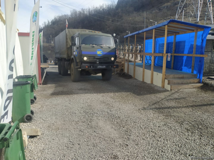 Convoy of Russian peacekeepers drives freely along Azerbaijan