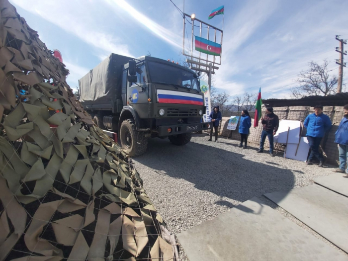Sülhməramlıların avtomobilləri aksiya ərazisindən maneəsiz keçir
Sülhməramlıların avtomobilləri aksiya ərazisindən maneəsiz keçir