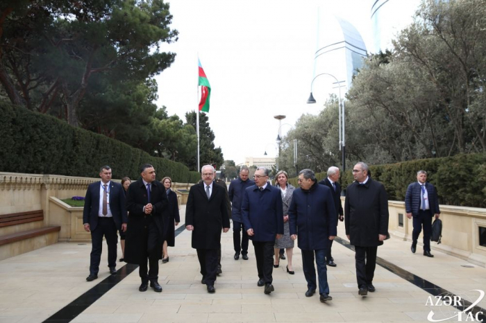 President of Latvia visits Alley of Martyrs in Baku 