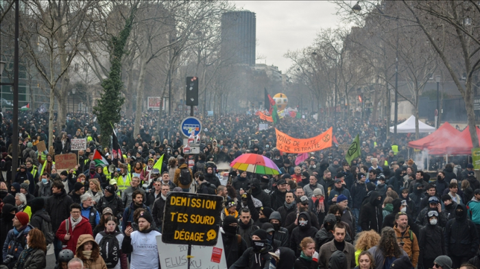 French workers extend walkouts, plan for new protests against pension reform project