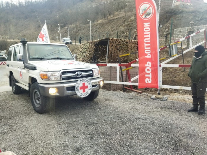   Eight ICRC vehicles pass freely through protest area  