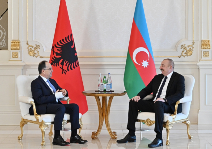   Präsident Ilham Aliyev traf sich mit dem albanischen Präsidenten  