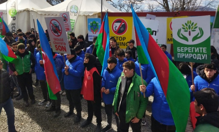   Friedliche Proteste aserbaidschanischer Öko-Aktivisten auf der Latschin-Chankendi-Straße gehen weiter  