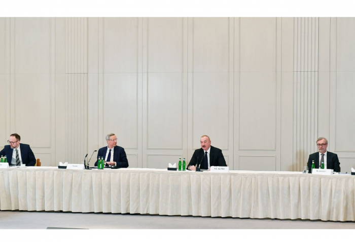   Präsident Ilham Aliyev trifft sich mit deutschen Geschäftsleuten  