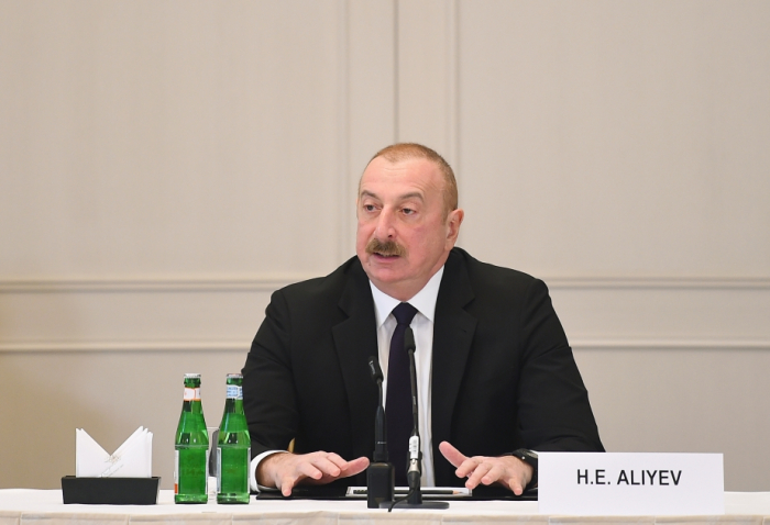  Nous avons travaillé très dur pour canaliser les fonds accumulés grâce aux revenus énergétiques vers les infrastructures de transport (Président Aliyev) 