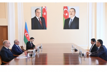 Primer Ministro de Azerbaiyán se reúne con el Secretario General de la Organización Mundial de Aduanas