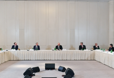  Presidente Ilham Aliyev se reunió con directivos de las principales empresas alemanas 