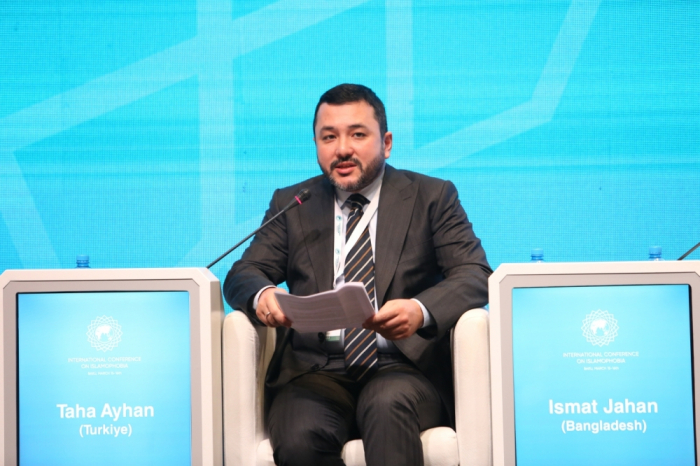 Taha Ayhan: "İslamofobiya Avropada xüsusilə vüsət alıb" Taha Ayhan: "İslamofobiya Avropada xüsusilə vüsət alıb"