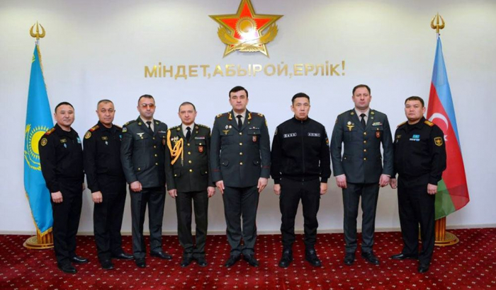   Delegation des aserbaidschanischen Verteidigungsministeriums besucht Kasachstan  