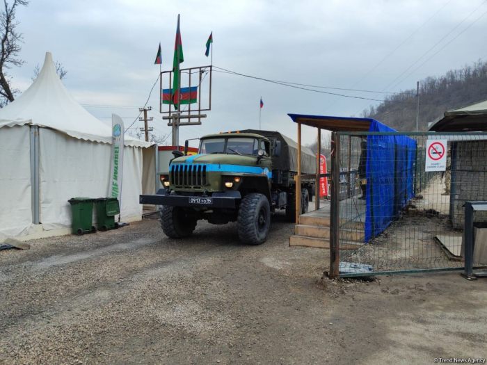 Convoy of Russian peacekeepers drives freely along Azerbaijan