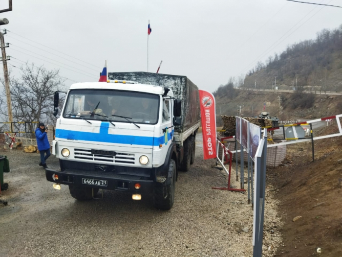 Lachin-Khankendi road: 15 more Russian peacekeepers’ vehicles move freely through protest area