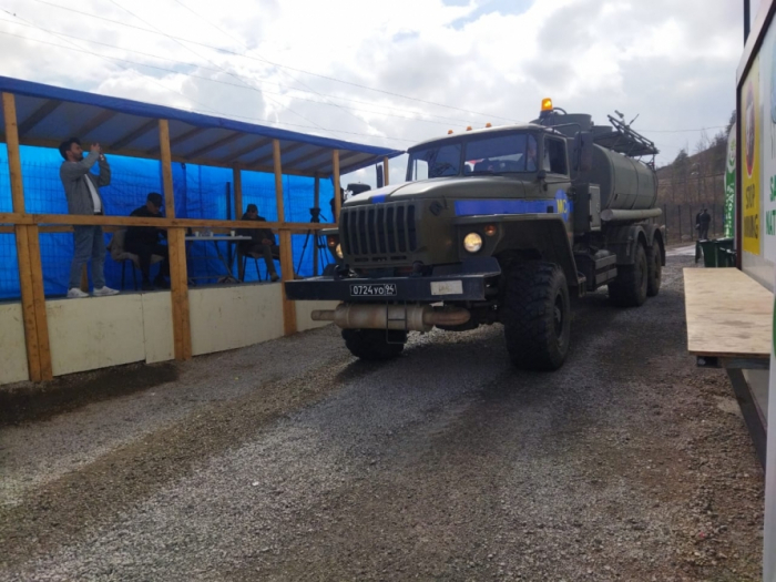   Lachin-Khankendi road: 21 more vehicles of Russian peacekeepers move freely through protest area  
