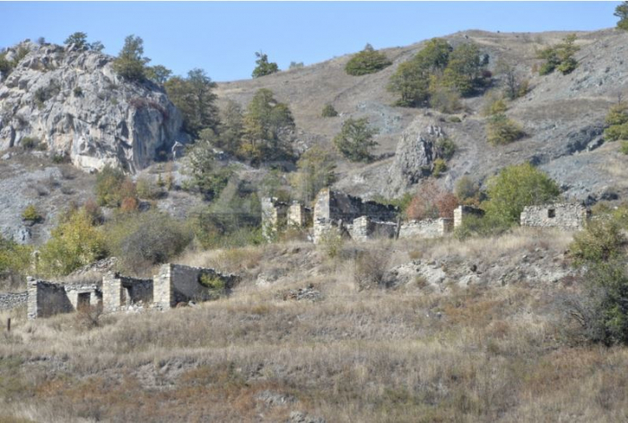   Aldea de Najafali destruida por armenios -   FOTOS    