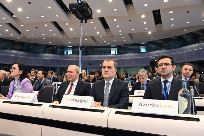   Aserbaidschanischer Außenminister nimmt an der internationalen Geberkonferenz teil  
