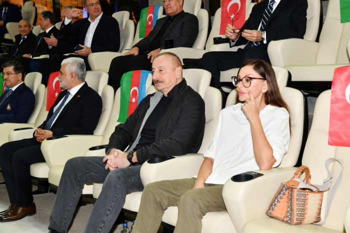   Le président azerbaïdjanais et son épouse ont assisté au match caritatif Qarabag-Galatasaray à Bakou -   PHOTOS    
