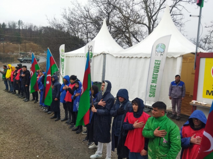 El 106º día de ecoacción pacífica de los azerbaiyanos en la Carretera Lachin-Khankandi
