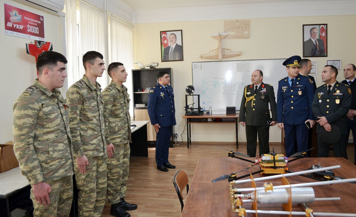  Ausländische Militärattachés besuchen das nach Heydar Aliyev benannte aserbaidschanische Militärinstitut  