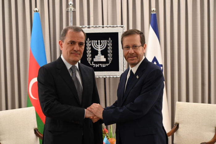   El ministro de Asuntos Exteriores de Azerbaiyán se reúne con el presidente israelí  