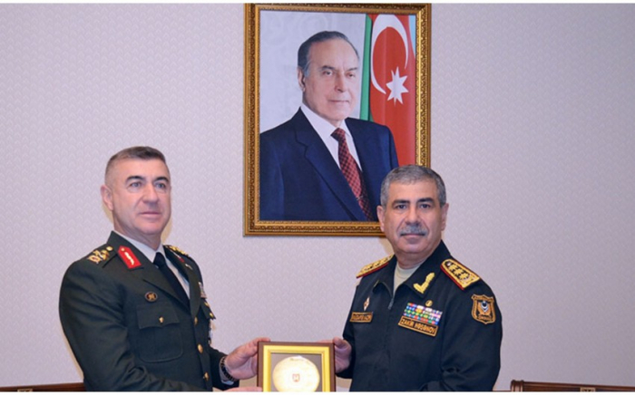 Müdafiə naziri NATO nümayəndəsi ilə görüşüb Müdafiə naziri NATO nümayəndəsi ilə görüşüb