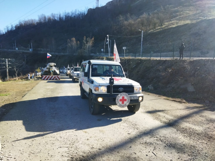   Lachin-Khankendi road: Eight ICRC vehicles pass freely through protest area  