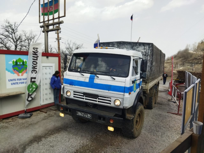 10 more vehicles of Russian peacekeepers pass unhindered along Lachin-Khankendi road 