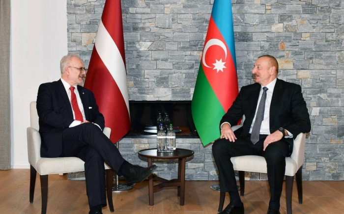 Latviya Prezidentinin rəsmi qarşılanma mərasimi olub Latviya Prezidentinin rəsmi qarşılanma mərasimi olub
