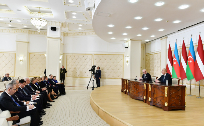  Los presidentes de Azerbaiyán y Letonia hicieron declaraciones a la prensa 