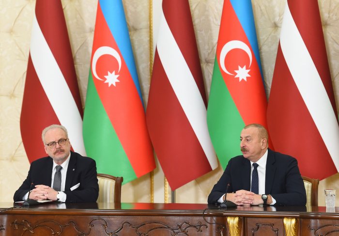Prezident: "Bu yaxınlarda Avropaya yaşıl enerji ixrac etməyə başlayacağıq" Prezident: "Bu yaxınlarda Avropaya yaşıl enerji ixrac etməyə başlayacağıq"
