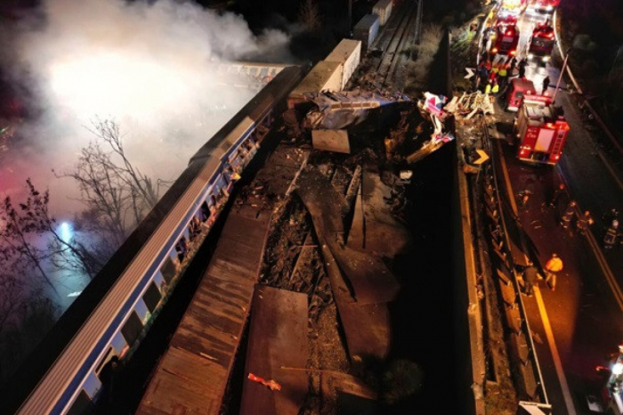  Deux trains entrent en collision en Grèce, au moins 32 morts 