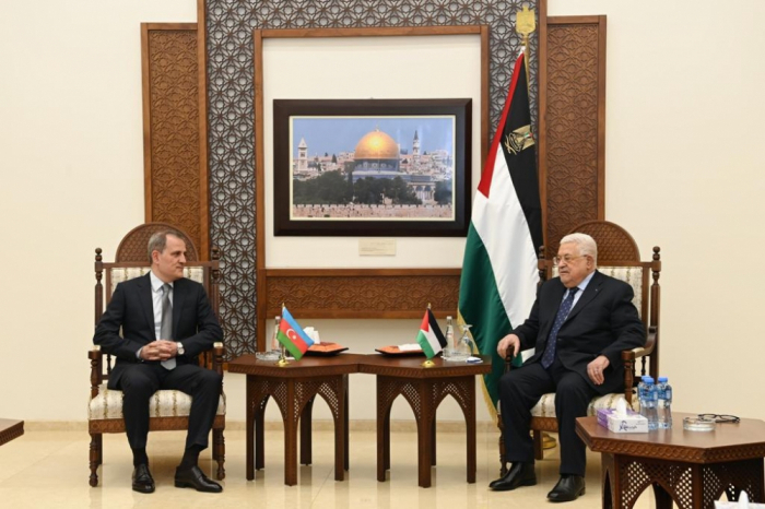   El ministro de Exteriores azerbaiyano se reúne con el presidente de Palestina  