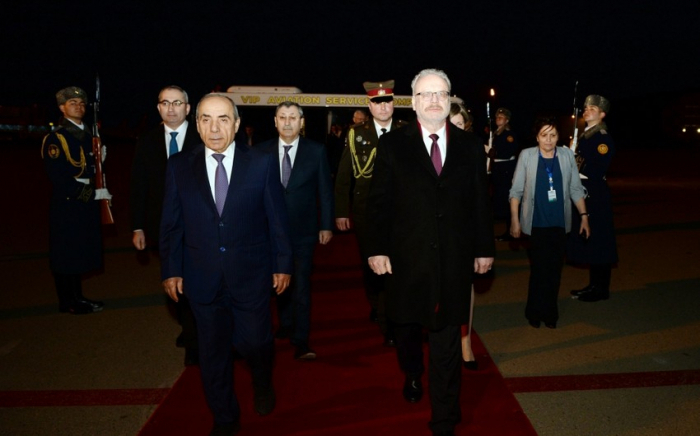  Le président de la Lettonie est arrivé en Azerbaïdjan 