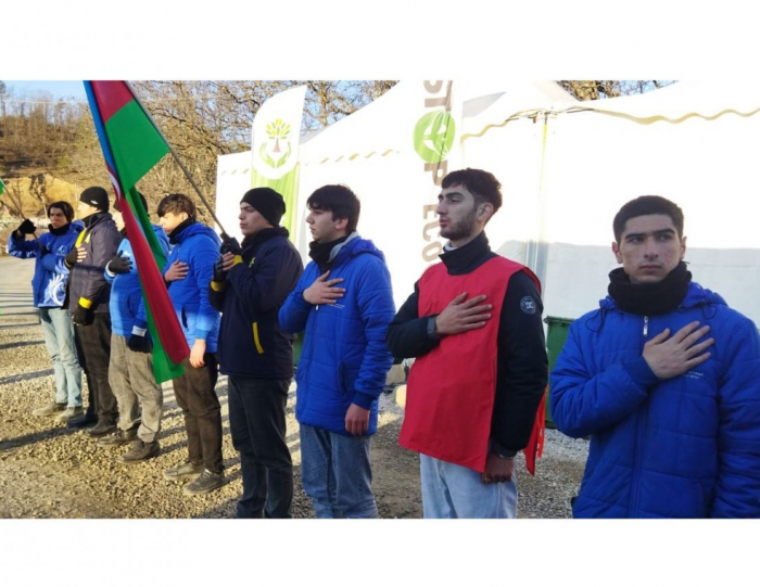 Les éco-activistes azerbaïdjanais poursuivent la manifestation pacifique sur la route Latchine-Khankendi