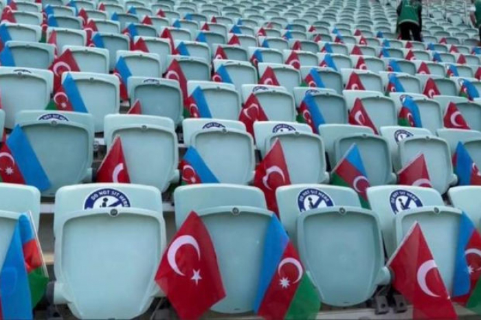    Bakı Olimpiya Stadionu Azərbaycan və Türkiyə bayraqları ilə bəzədilir -    FOTOLAR      