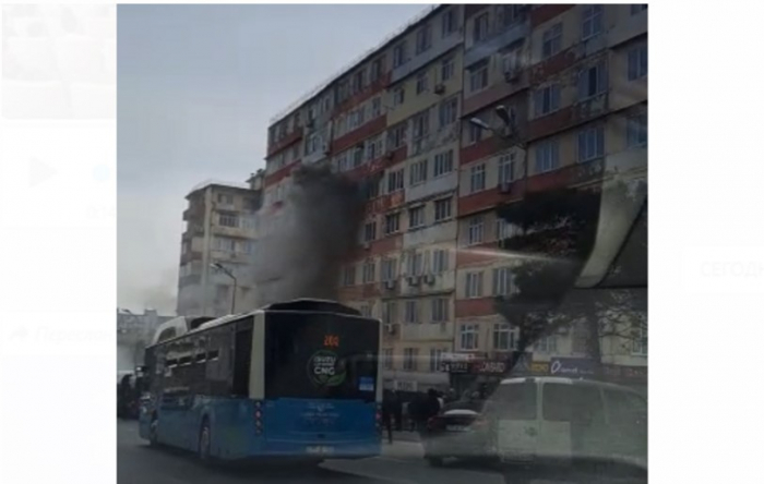 Bakıda binada yanğın olub, 5 nəfər təxliyə edilib