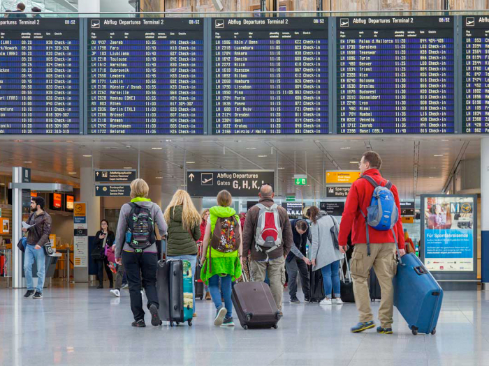 Des centaines de vols annulés dans plusieurs aéroports de l